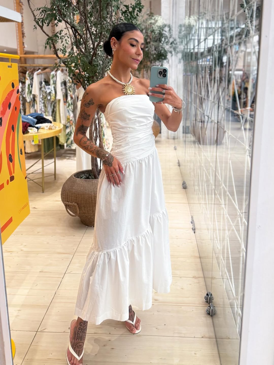 345889 | Vestido Sem Alça Franzido + Colar Solar